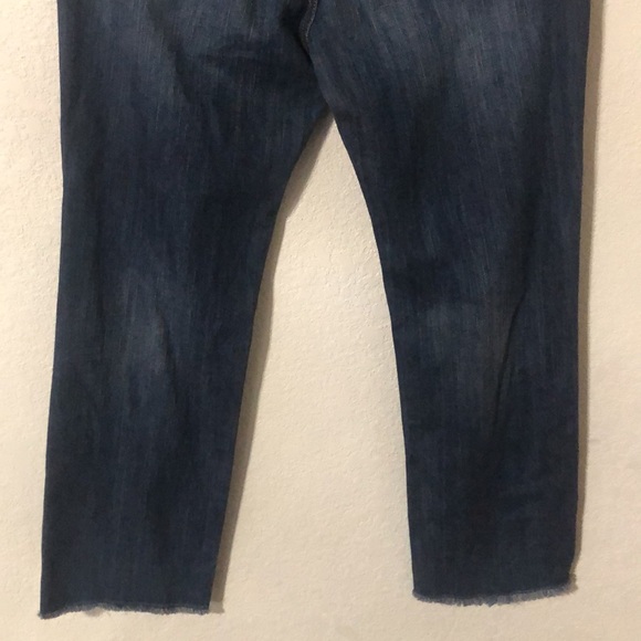 Numero Distressed Cropped Mid-Rise Jeans - Picture 9 of 9